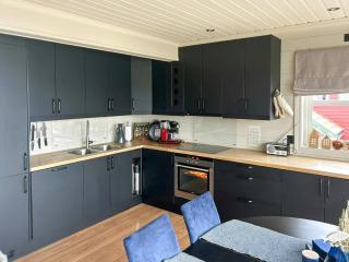 Cabin With Sea Views In Mjømna - 4