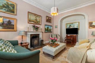 2 Olive Buildings - Within the Town Walls - 3