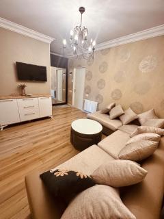 Modern Apartment with Balcony & WiFi - 9