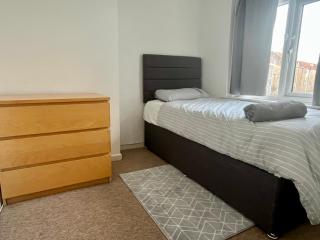 4 bed terraced house in Staple Hill Free Parking - 6