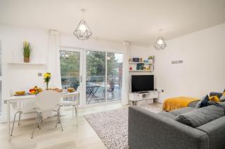 Bright Modern Central Apartment - Pass the Keys - 9