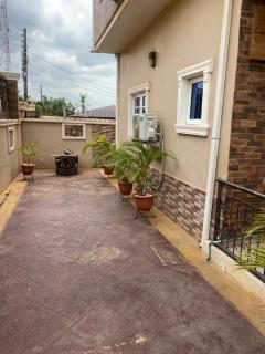 Beautiful 2 beds with self compound and private parking space - 2