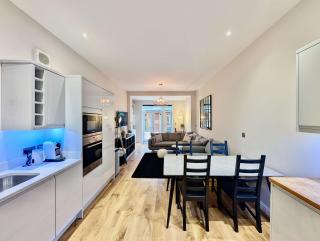 Stylish 2 Bed Clapham Flat with Private Patio - London - 1