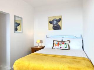 2 Bed Apt Central Truro Ground-Floor Apartment - 5