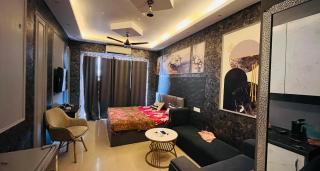 Gaur city studio - 9