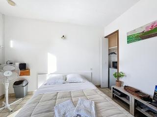 Unique, Chambre 2,centre équestre & snacks - 1