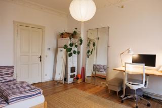 Bright & Peaceful Space in Kreuzberg I Female Only - 4