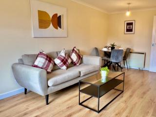 Garden-View 2BR Apartment - Free Parking & WiFi - 5