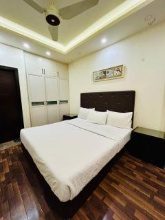 Margalla Hills Executive One Bedroom Elysium Tower By LMY - 1