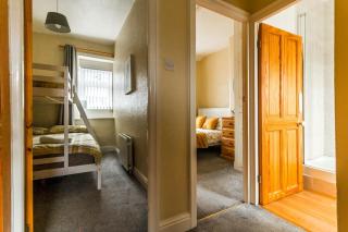 Cosy Haworth Cottage with Garden and Valley Views - 6