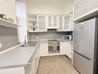 Families & Groups 4 Bedrooms 6 Guests - 2