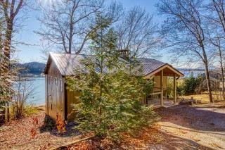 What's Your Hurry - Slow down and enjoy true lake life, a stunning 3-bedroom, 3 Bath sleeps 10 - 7