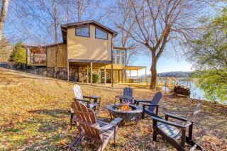 What's Your Hurry - Slow down and enjoy true lake life, a stunning 3-bedroom, 3 Bath sleeps 10 - 6