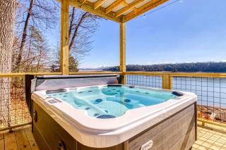 What's Your Hurry - Slow down and enjoy true lake life, a stunning 3-bedroom, 3 Bath sleeps 10 - 5