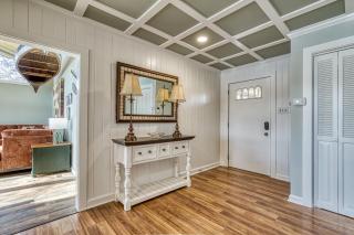 What's Your Hurry - Slow down and enjoy true lake life, a stunning 3-bedroom, 3 Bath sleeps 10 - 6