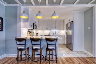 What's Your Hurry - Slow down and enjoy true lake life, a stunning 3-bedroom, 3 Bath sleeps 10 - 4
