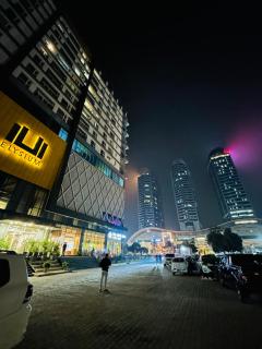 Margalla Hills Executive One Bedroom Elysium Tower By LMY - 0