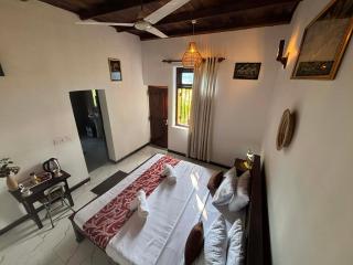 Colonial Surfing Villa Hostel & Home Stay - 7