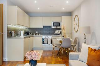 Beautifully Presented Central Apartment With Parking! - 7