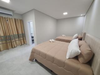 Casa de Alto Padrão com 5 Suítes e Piscina - 5