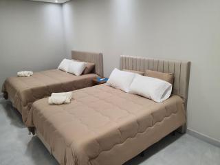 Casa de Alto Padrão com 5 Suítes e Piscina - 7