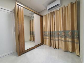 Casa de Alto Padrão com 5 Suítes e Piscina - 2