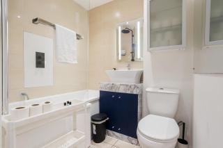 Designer Flat 4Bed Flat by River - Free Parking - 7