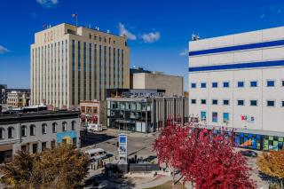 Penthouse City Overlook 2BR Apartment - free parking - 1