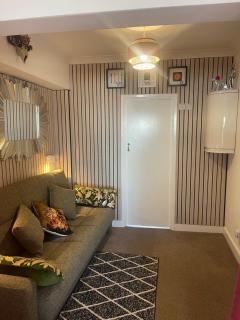 "The Quirky" Seafront Apartment - 2