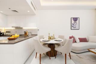 Private Pool Stylish 1BR Arjan - 1