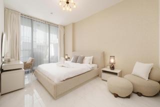 Private Pool Stylish 1BR Arjan - 9
