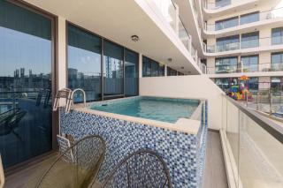 Private Pool Stylish 1BR Arjan - 7
