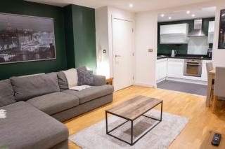 City View Apt By Eason Stays Short Lets Manchester - 3