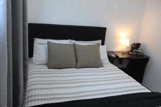 Sunlit Retreat Constantia Kloof - 0