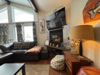 Sunset Cove - Cozy Winter Getaway in Tobermory - 6