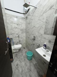 Fully Private 1BHK Couple Friendly - VibeStay - 2