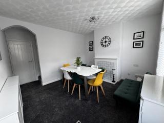 Central stylish and roomy townhouse slps 8 - 8