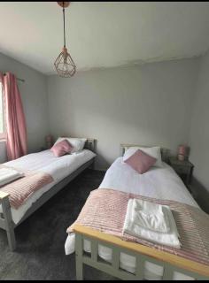 Amina Cottage - Women only - 4