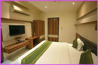 SEA VIEW - SWIMMING POOL HOTEL -S-K ! PURI near Swargadwar - Golden Beach - Jagannath Temple - - Restaurant - Parking - Fully Air Conditioning Rooms - BEST HOTEL IN PURI - Puri - 1