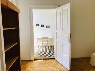 Monument Heritage Apartment-Classic Budapest Home in city center - 6