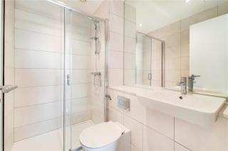 Stunning private bedroom in a high rise building - 6