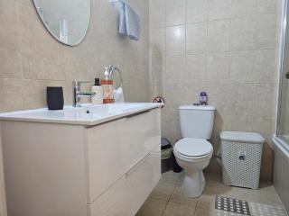 Amazing Central apartment Paphos - 2 BDR & Pool - 3