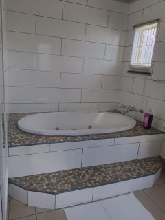 Ikhutseng Guesthouse - 8