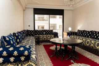 Large 2 bedroom apartment in prime location - 2 Balconies & private Parking - 5