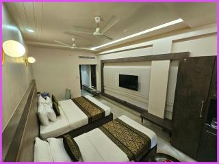 SEA VIEW- SWIMMING POOL - Hotel The LB PURI Near Jagannath Temple - Parking And Resturent - Breakfast Included - A Fully Air Conditioning Luxuary Rooms - Top service - Puri - 1