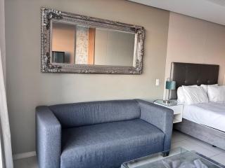 Luxury Two Bed - Crystal Towers - Spectacular Views - 8