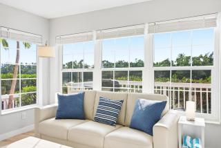 Siesta Key, Heated Pool, Dock on Lagoon, Turtle Beach 1 mile and Crescent Beach 2 miles, 1bdr - 4