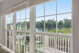 Siesta Key, Heated Pool, Dock on Lagoon, Turtle Beach 1 mile and Crescent Beach 2 miles, 1bdr - 3