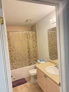 Gorgeous Window view room - Toronto - 2