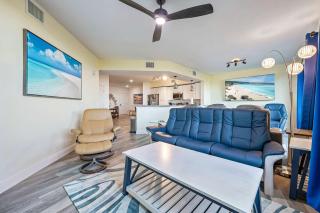 RIVER FLY IN Updated Luxurious Waterfront 2BR - 0
